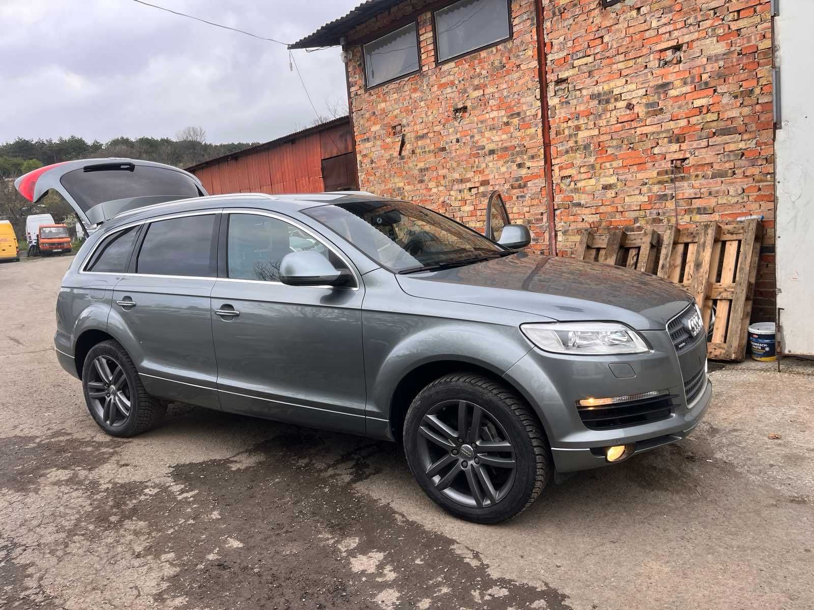 Ауди Q7 3.0TDI S line