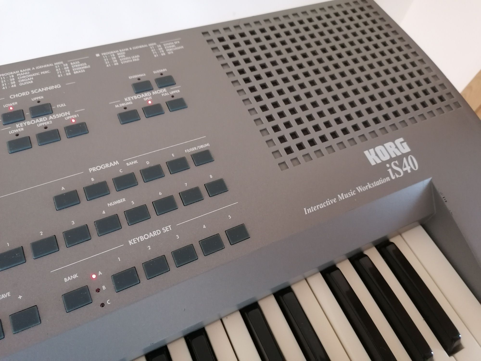 KORG iS-40 keyboard orga pian