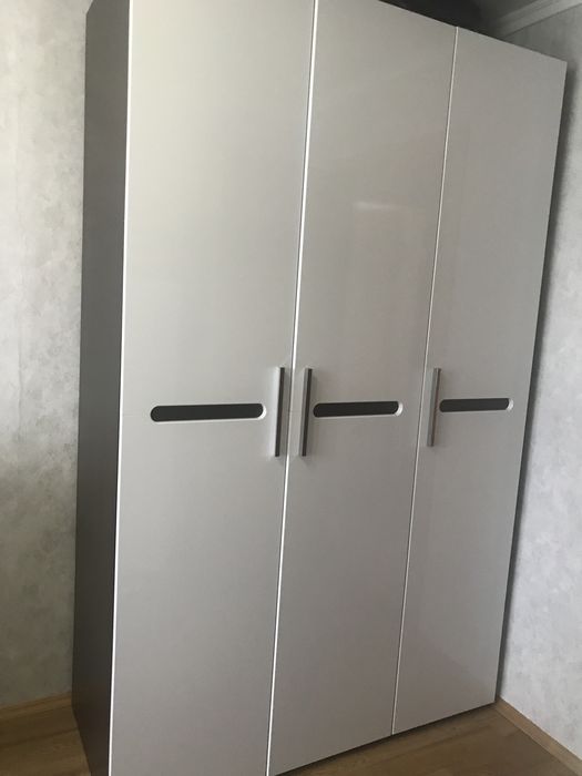 Шкаф для одежды трех дверный