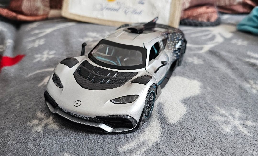 Macheta metalica Mercedes-Benz AMG ONE scara 1:24 noua