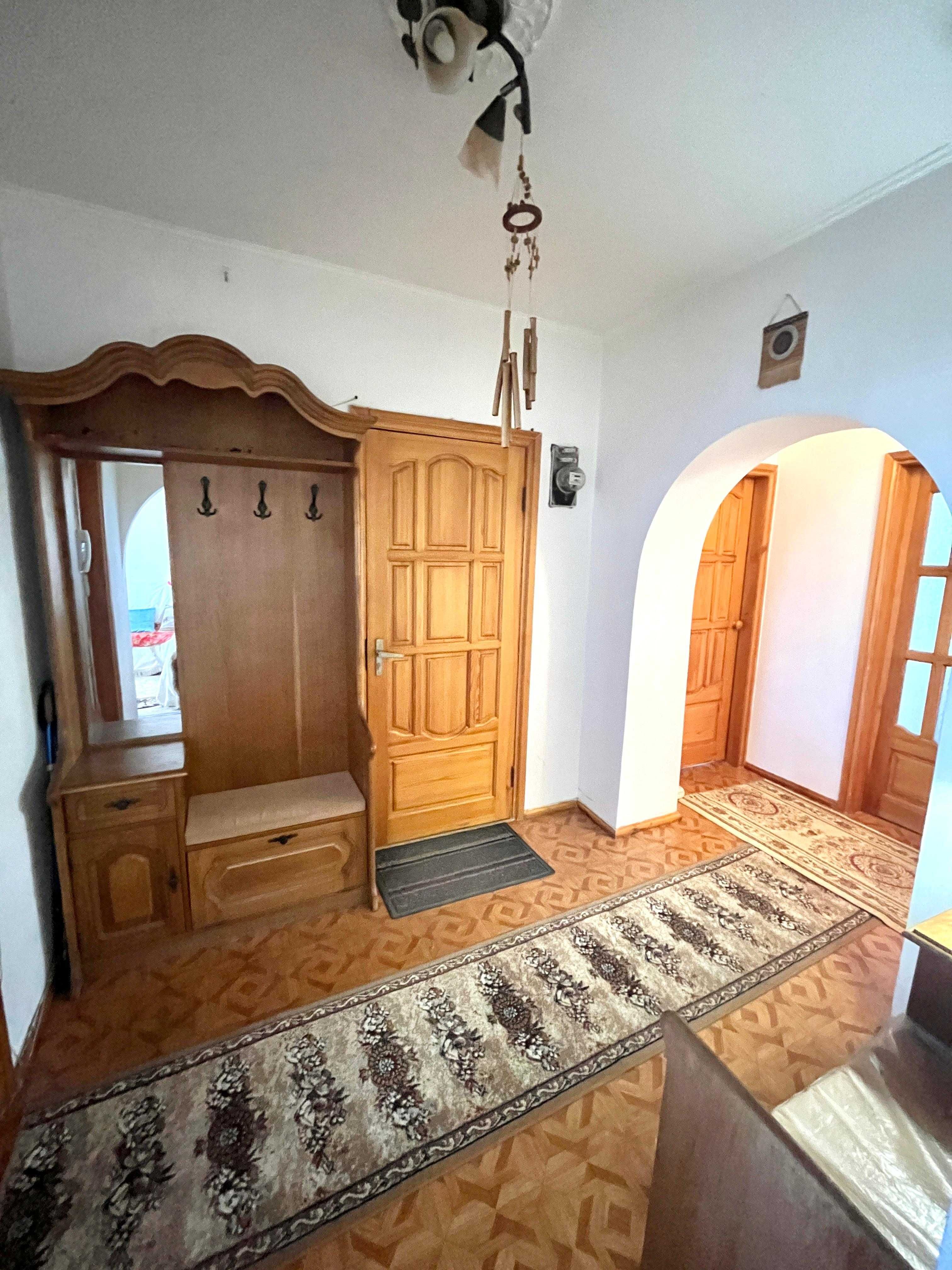 Продаётся 4 комн квартира