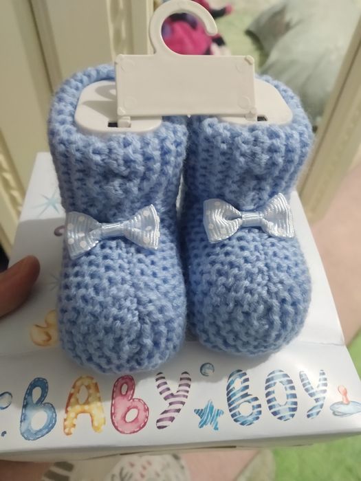 Вязанные пинетки с бантиком