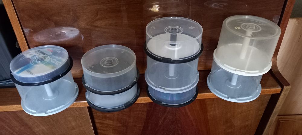 Раздам контейнеры для компакт-дисков по 150 тенге