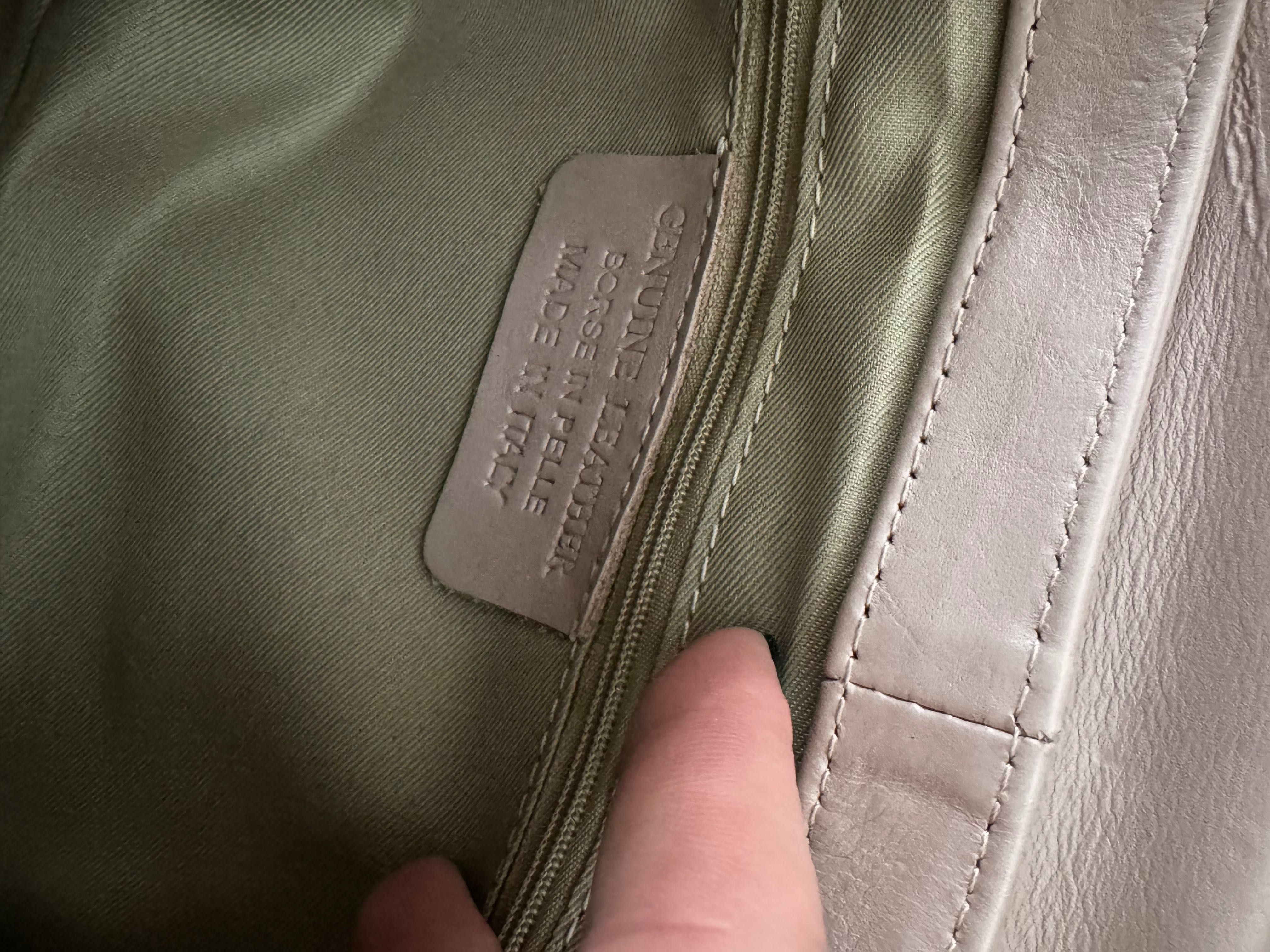 Дамски чанти Guess и др.