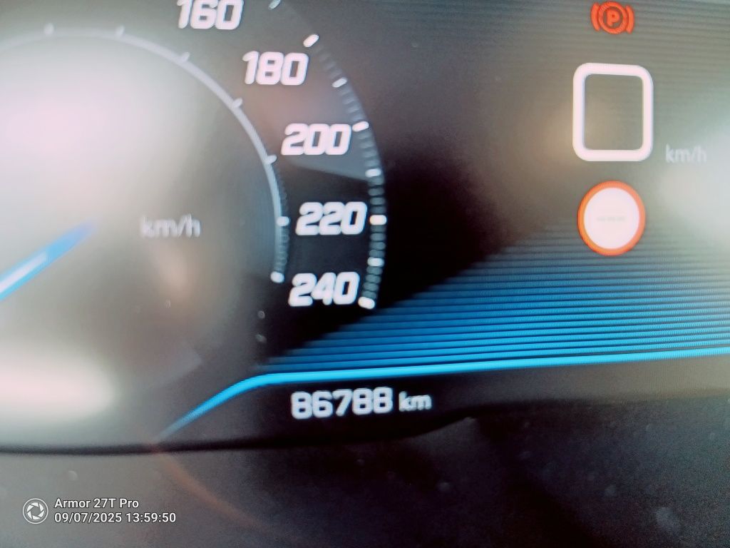 Продавам Пежо 5008