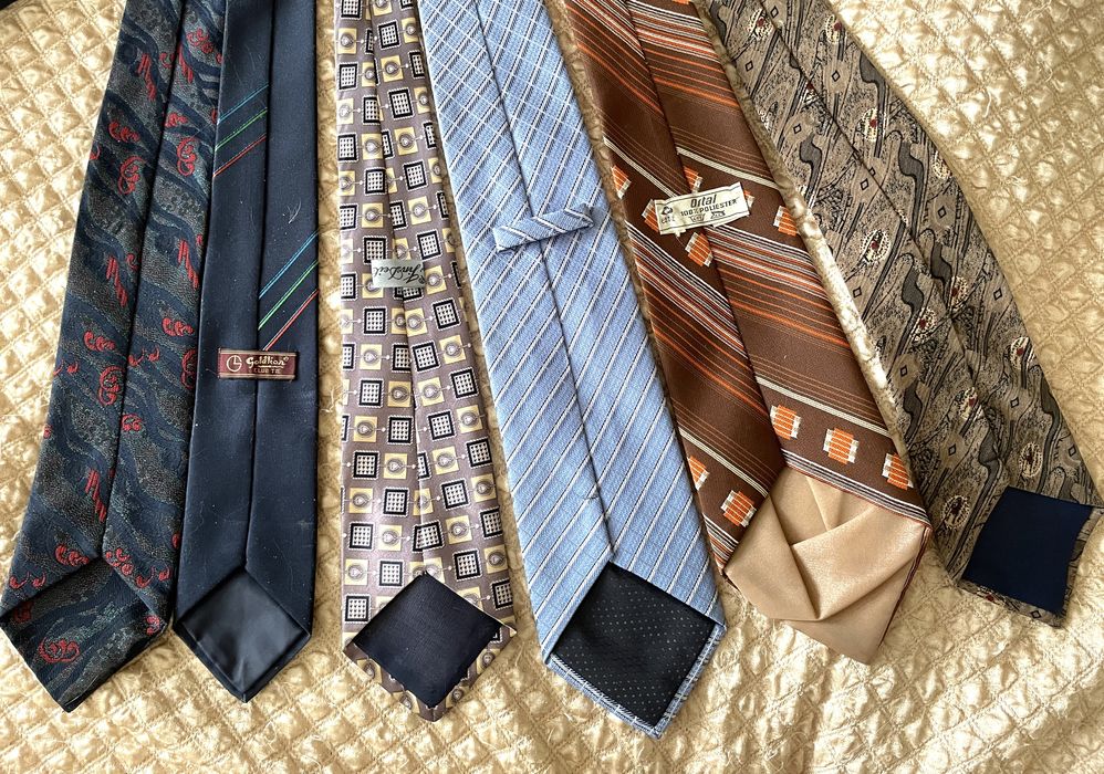 Фирменные галстуки.