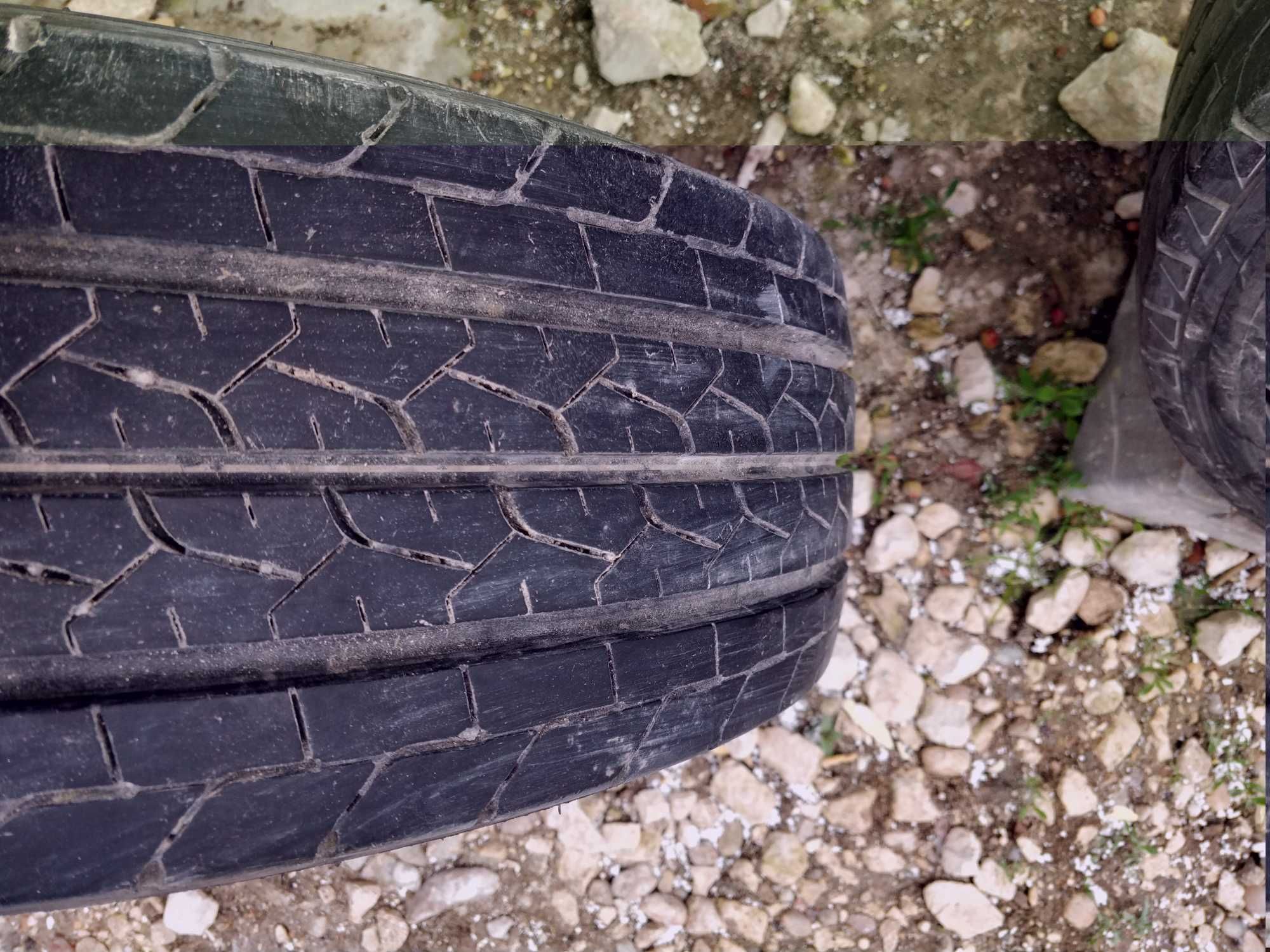 2 Bridgestone бусови летни гуми  215 75 16С