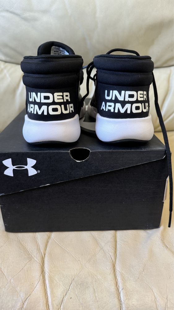 Under armour - дамски сникърси/маратонки