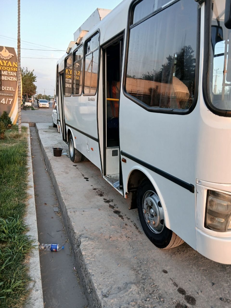 Isuzu Avtobus NP21
