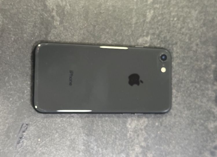 Iphone 8 64gb Black sotiladi.