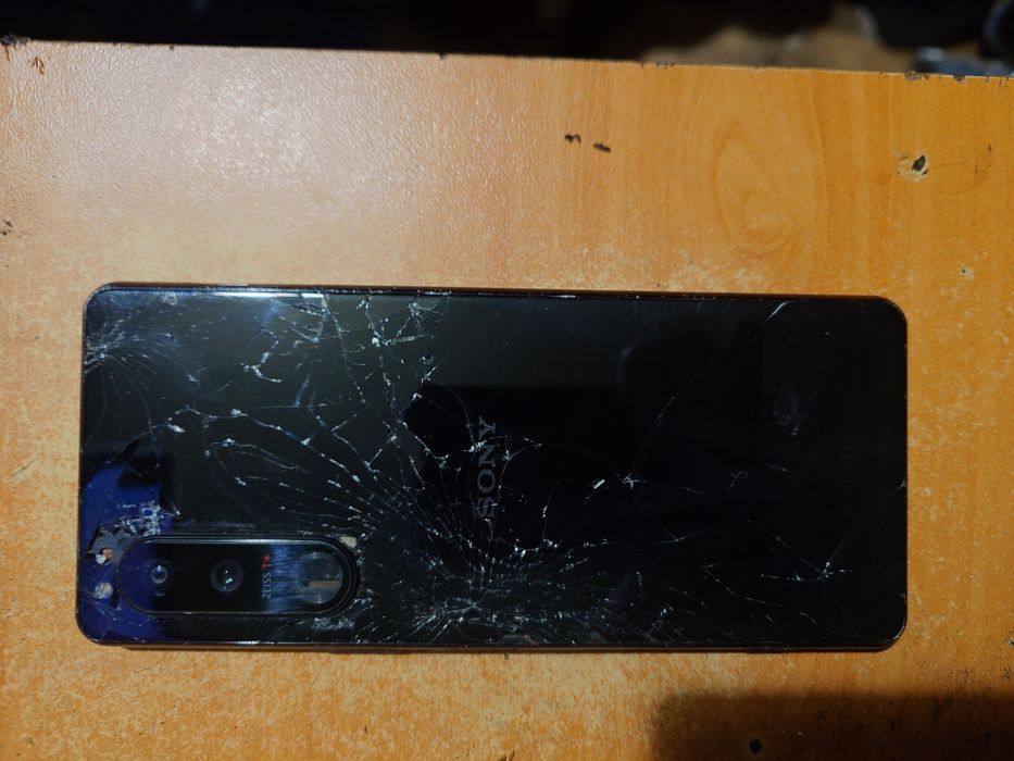 Sony Xperia 5 III (за части или ремонт)