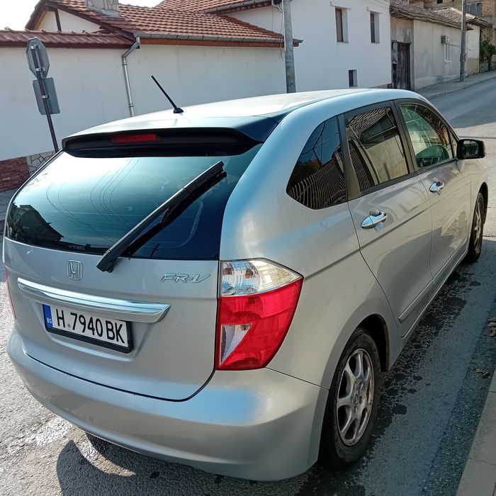 Продавам лек автомобил Honda FRV