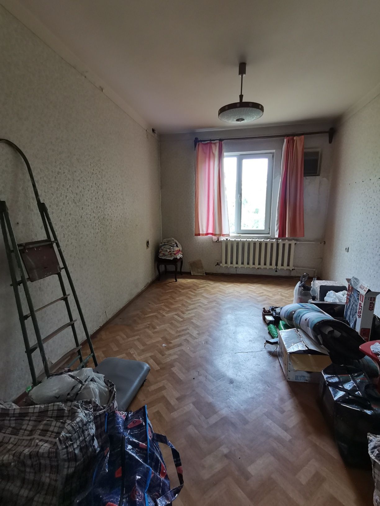 Снимаем старый обой краску и шпатлевку готовим на ремонт !!!