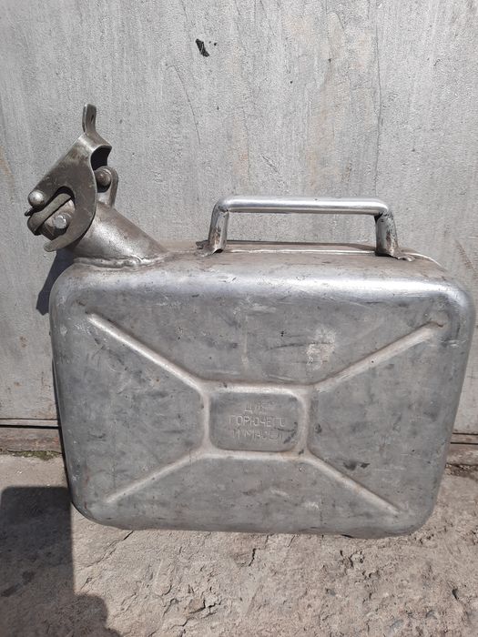 Продам алюминиевую канистру 10 литров