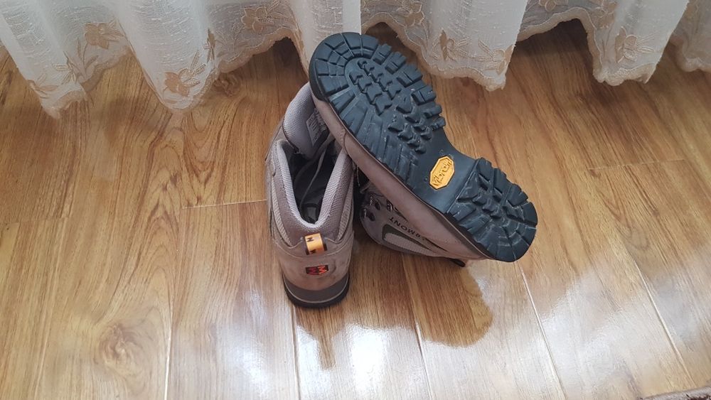 Ghete drumetie/ munte Garmont 39,5  gen Trezeta Vibram