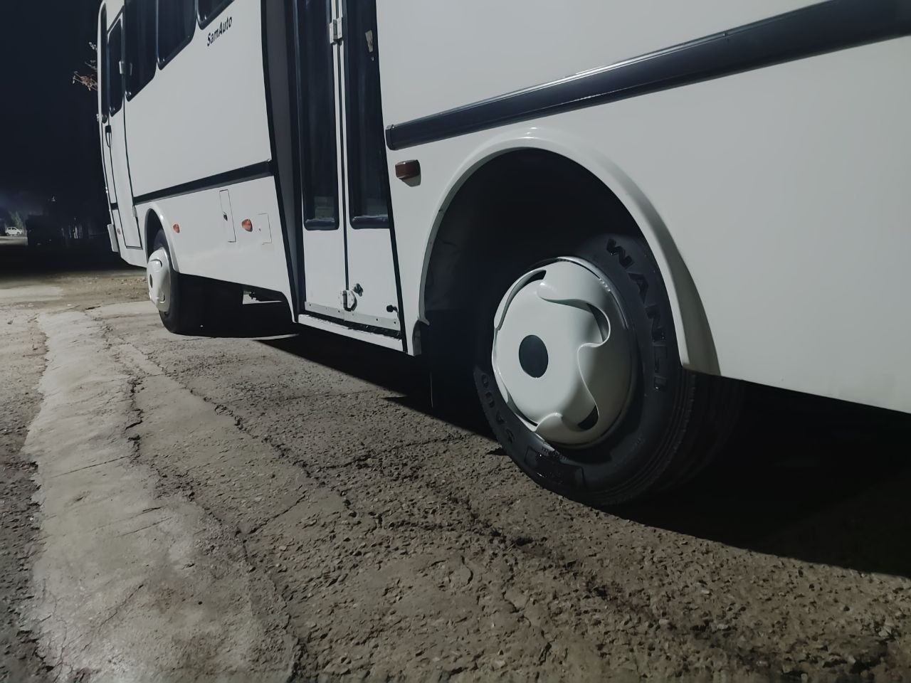 ISUZU avtobus sotiladi 2018