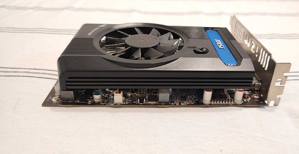 Vand placa video MSI Model V279 si p.v Gigabyte NVIDIA GeForce 7300 GS