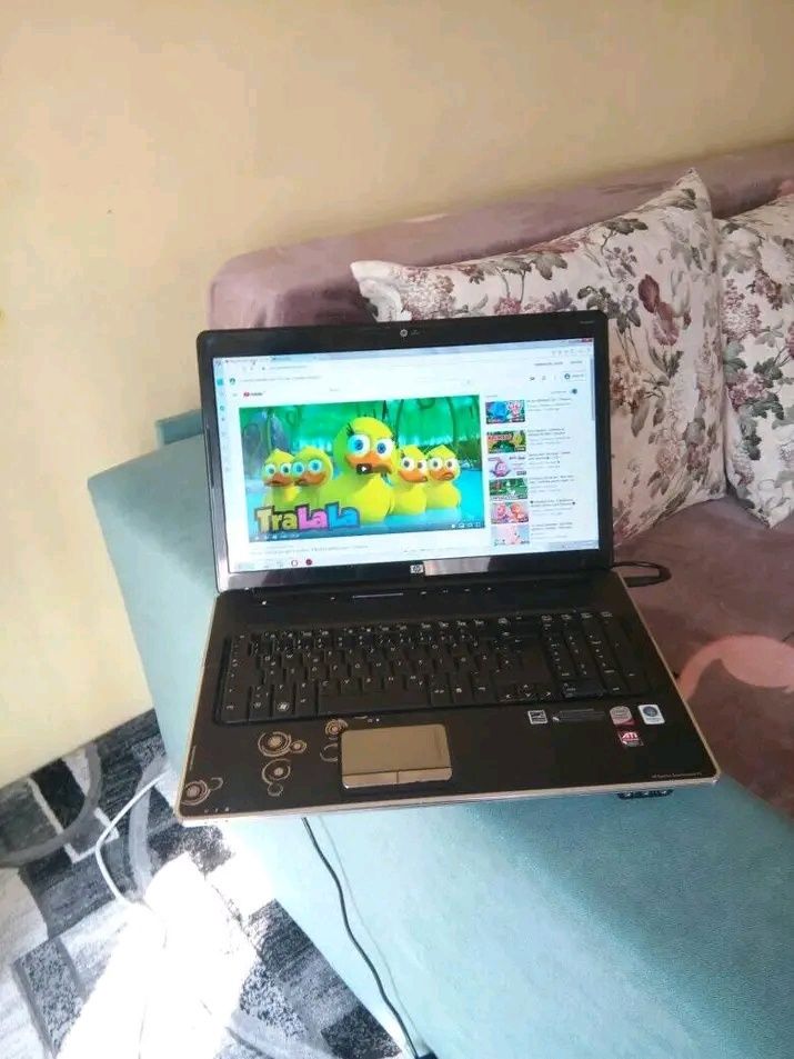 Oferta!! Laptop la 300 de Lei cu încărcător original!