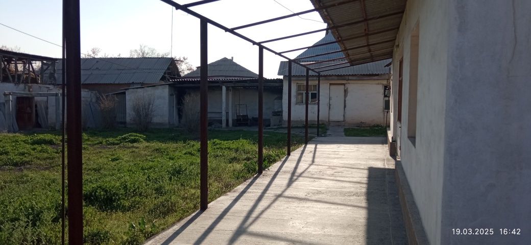 Xovli uy sotiladi oxongaron tumani