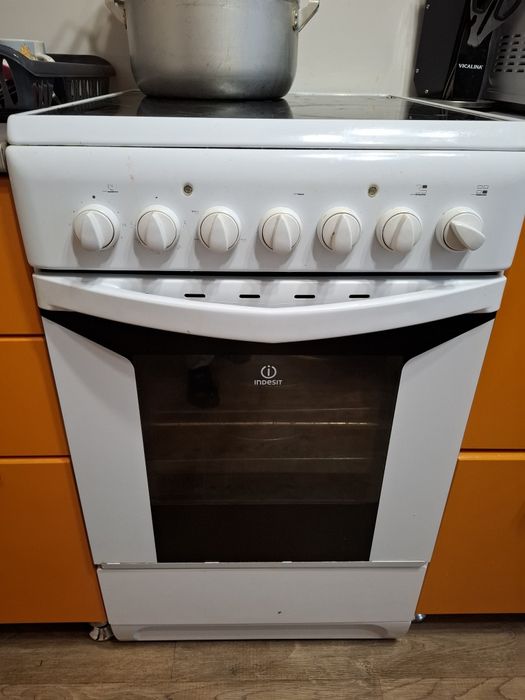 Продаю плиту электрическую стекло