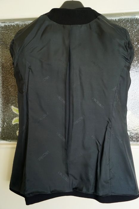 Дамски костюм - чисто нов