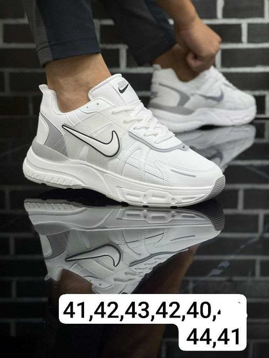 Adidași bărbați Nike