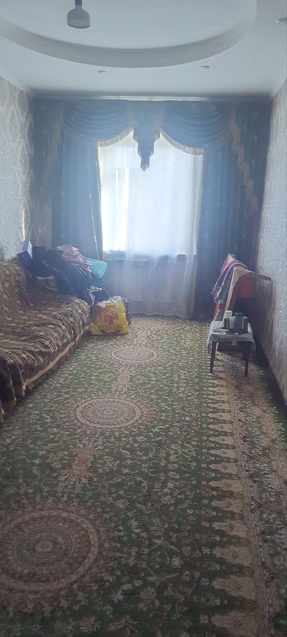 Чирчик шахар 
8-микрораён 
4-хона 4-этаж 
Квартира Ижарага Берилади