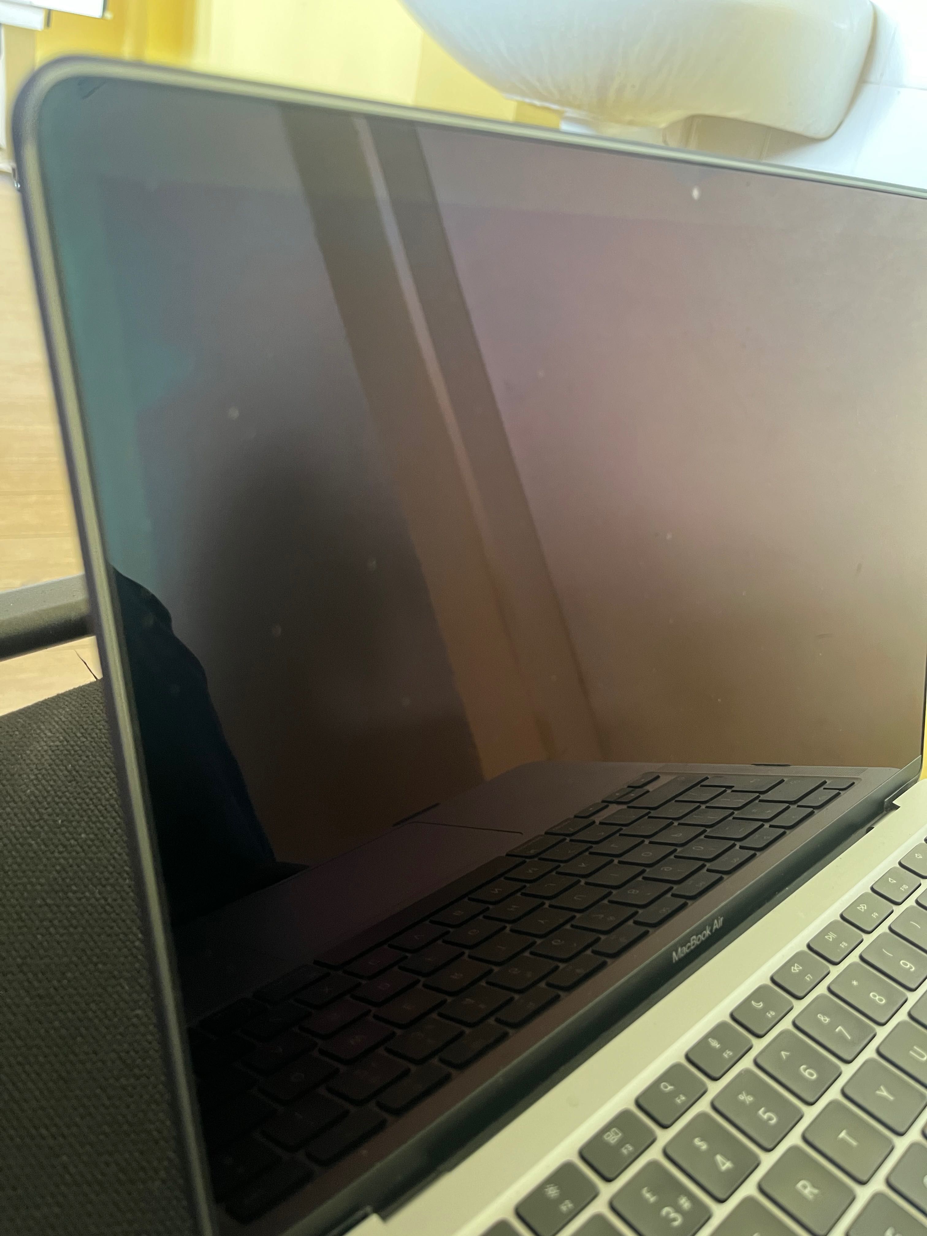 Apple MacBook Air 2020 M1 8/256 GB Bat 98%