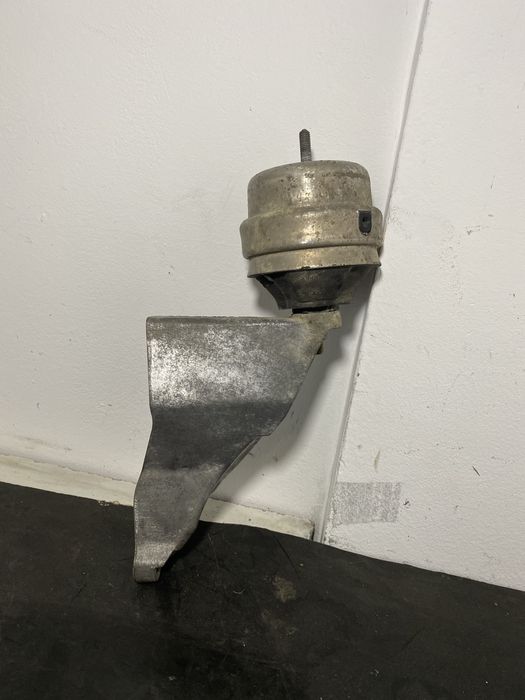 Suport motor stanga tampon motor Audi A4 B5 1.9 TDI AJM 8D0199307P