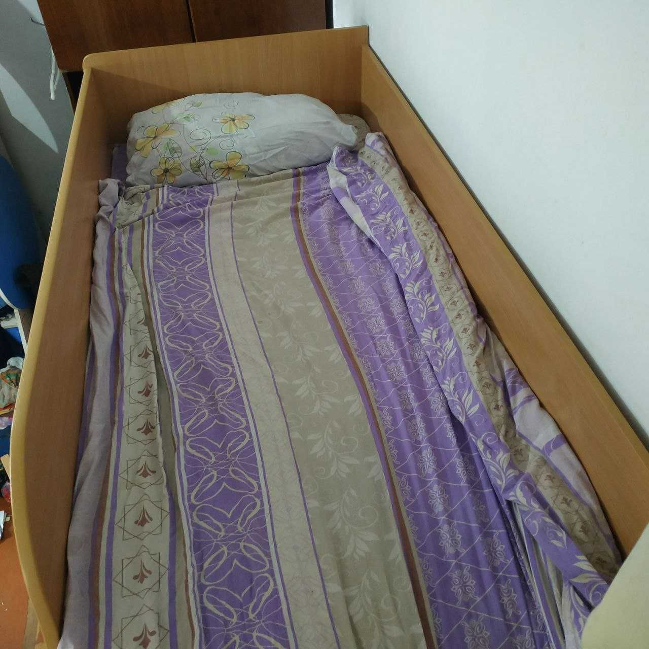 Кровать-чердак со столом и шкафом (кровать двухъярусная
