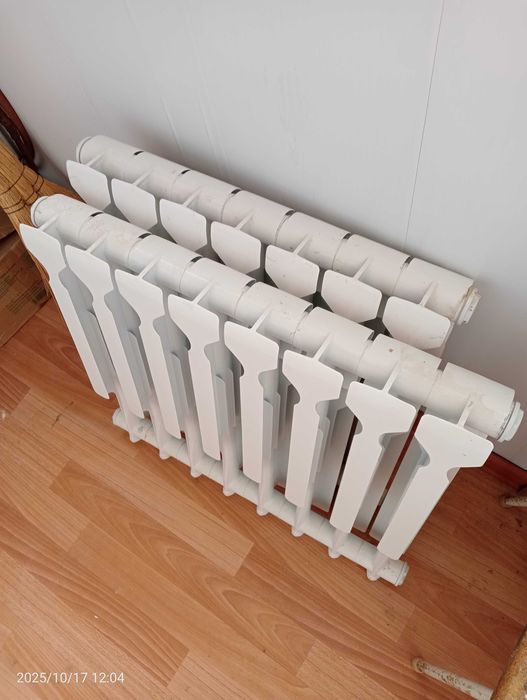 Радиатор отопления недорого биметалл 7 и 8 секций снят с новостройки