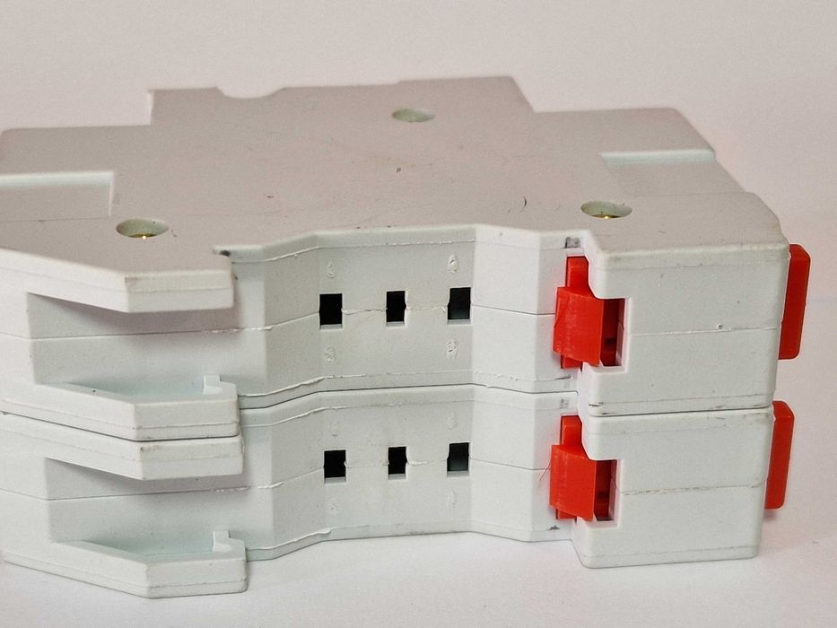 Vand protectii sigurante fuzibile pentru sisteme solare.