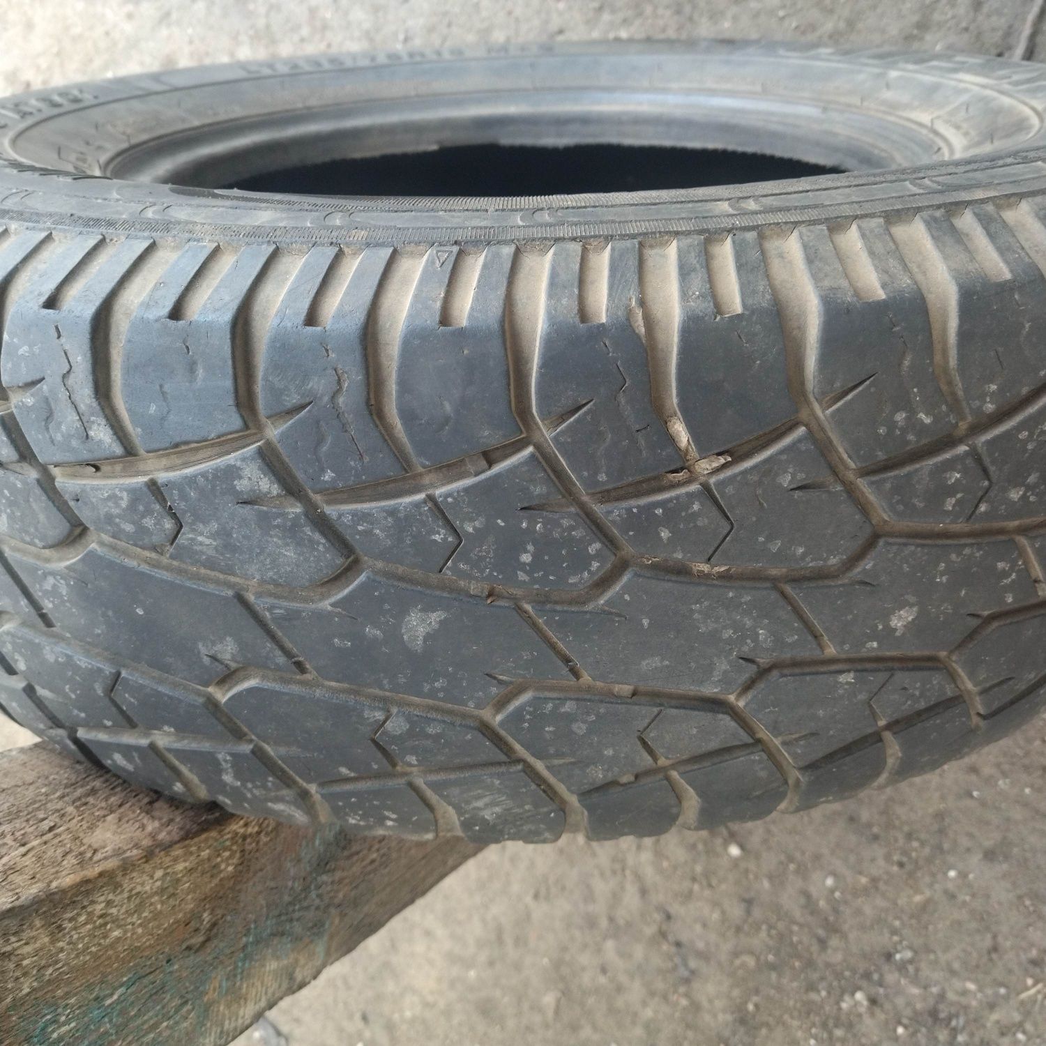 235/75 R15 m+s delica