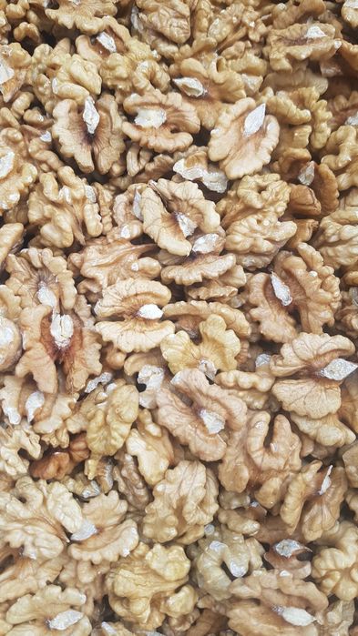 MIEZ DE NUCĂ jumătăți cal 1