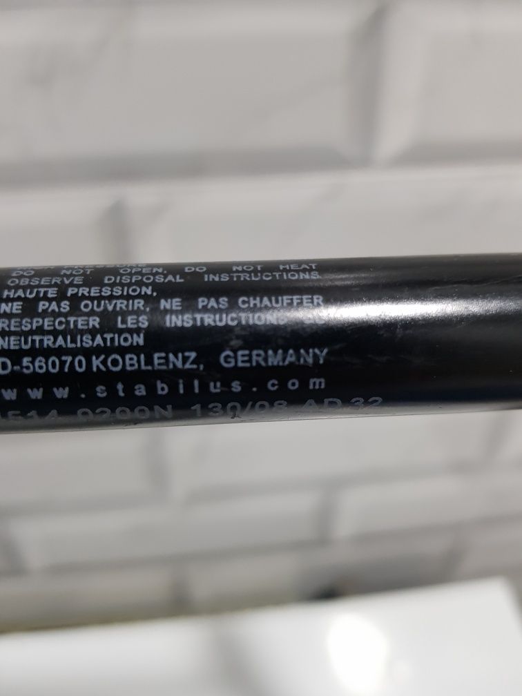 Продам немецкий доводчик газовый амортизатор длина 46см GERMANY