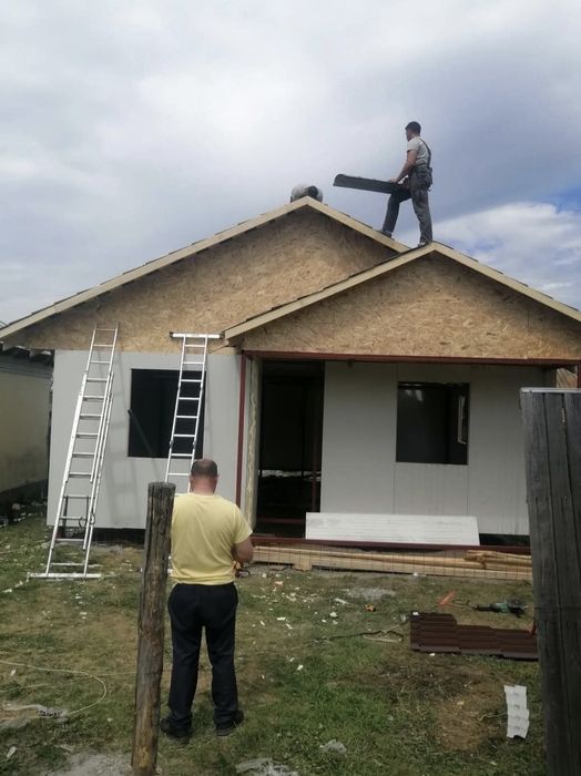 Vand casa pe structura metalica