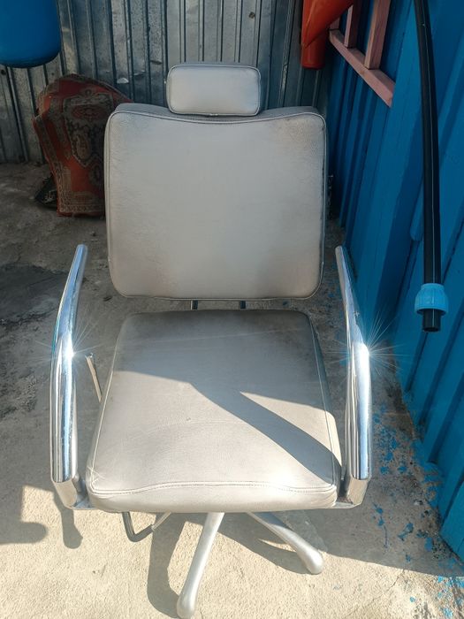 Кожаное кресло, для работы