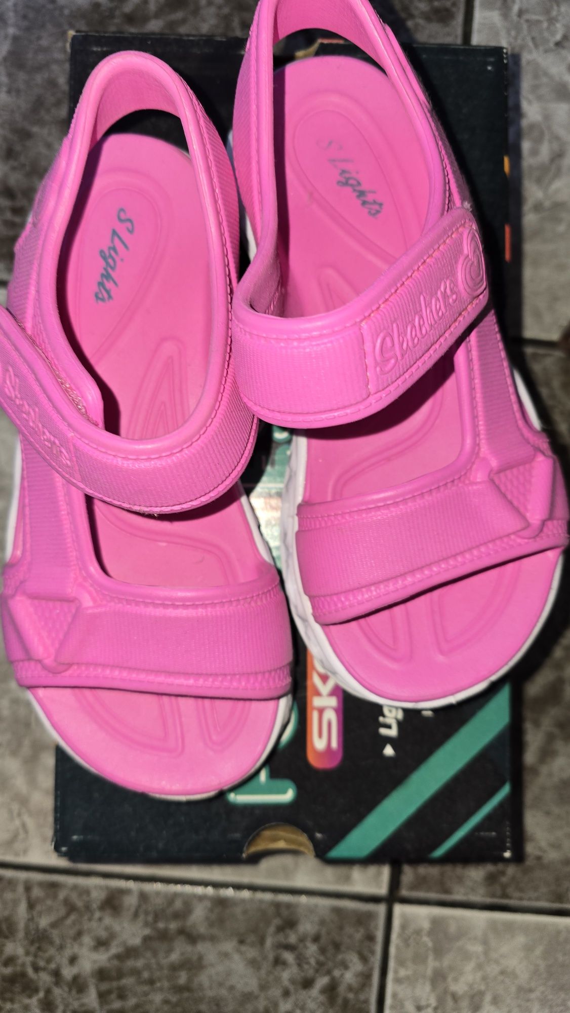 Skechers 32номер светещи