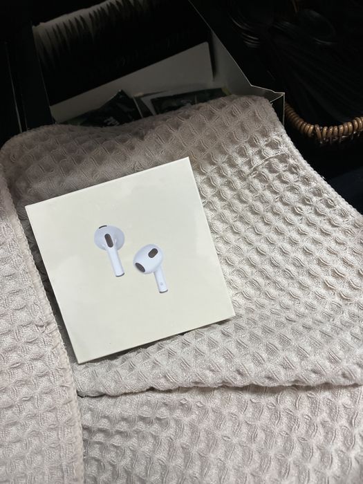 AirPods, 3 поколения