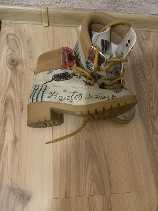 Боти бутикови обувани много малко