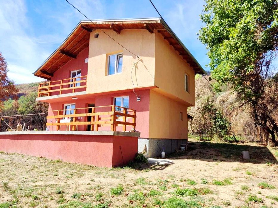 X Property предлага за продажба къща в с. Рани луг