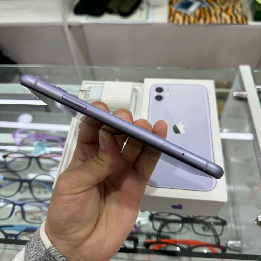 Iphone 11 karobk dakument srochna sotiladi