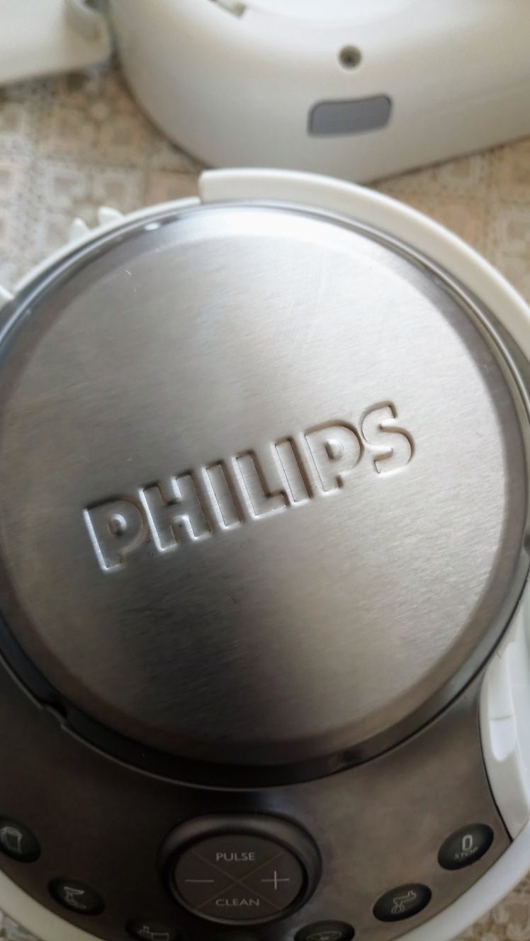 Кухонный комбайн PHILIPS Essence HR 7768