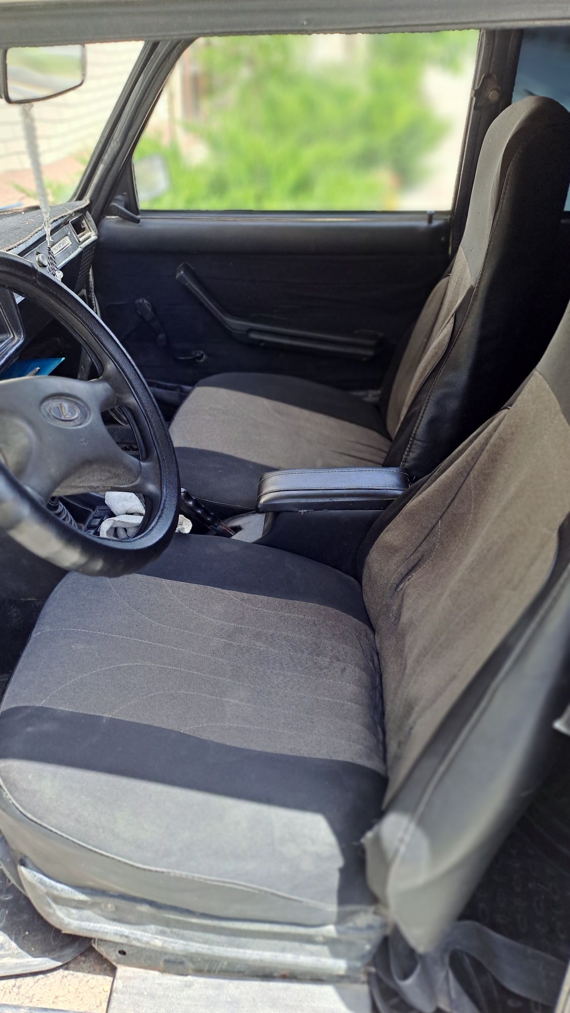 Srochni 2107 sotiladi yili  1992 motor qilingan tel