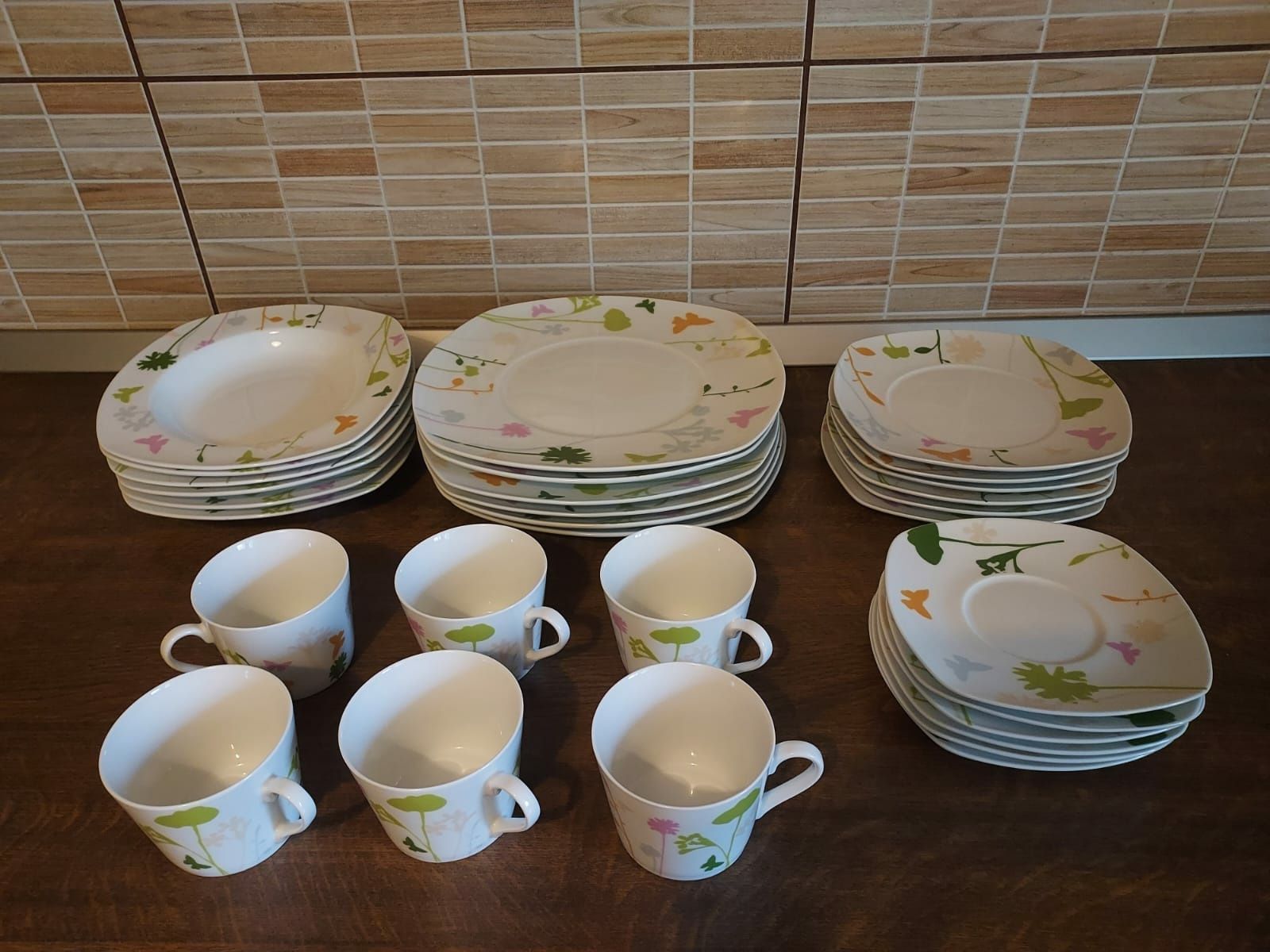 Set de masa si cafea din portelan pentru 6 persoane, 30 piese