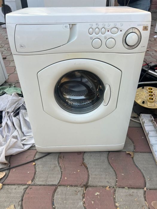 Продам стиральную машину Ariston