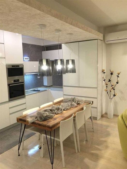 Дава се под наем Двустаен апартамент в Бургас, Център - 56 кв.м за 229.5 € - Снимка #2