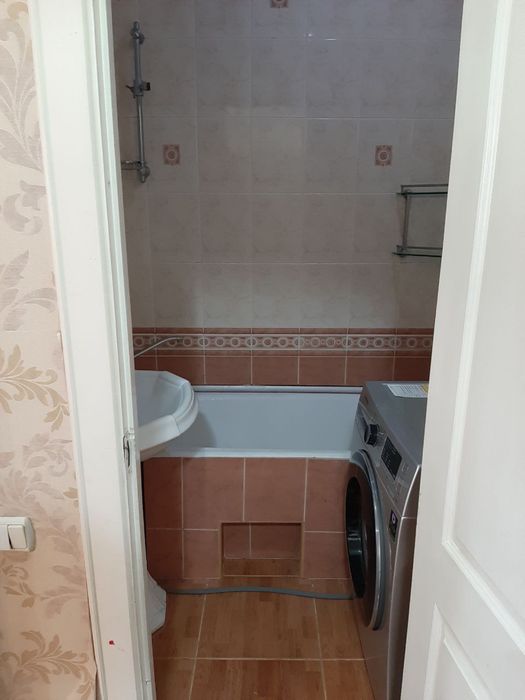 Yunusobod 4 kvartal uy sotiladi