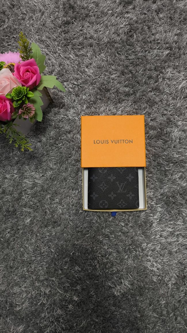 Lv, Luis Vuitton wallet