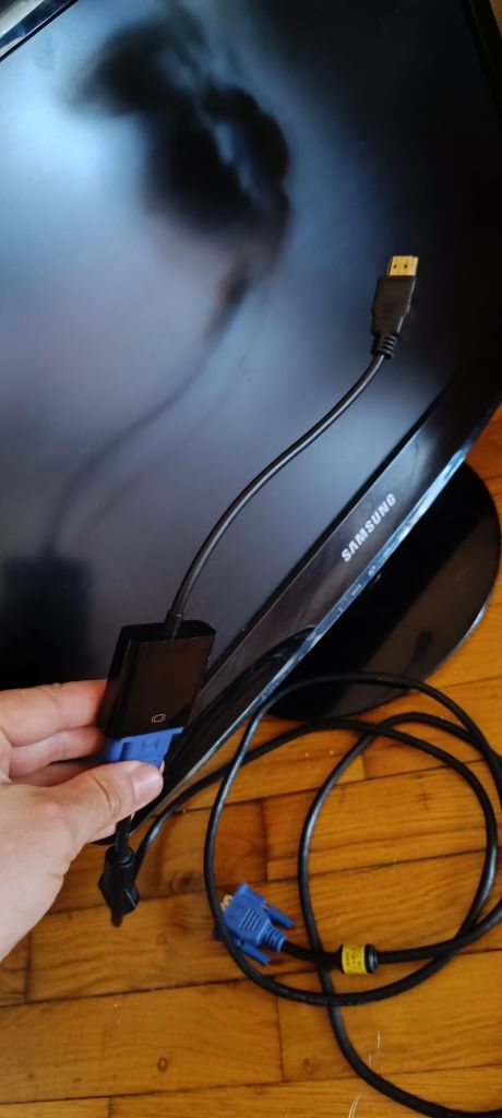 Продавам монитор Samsung стар модел